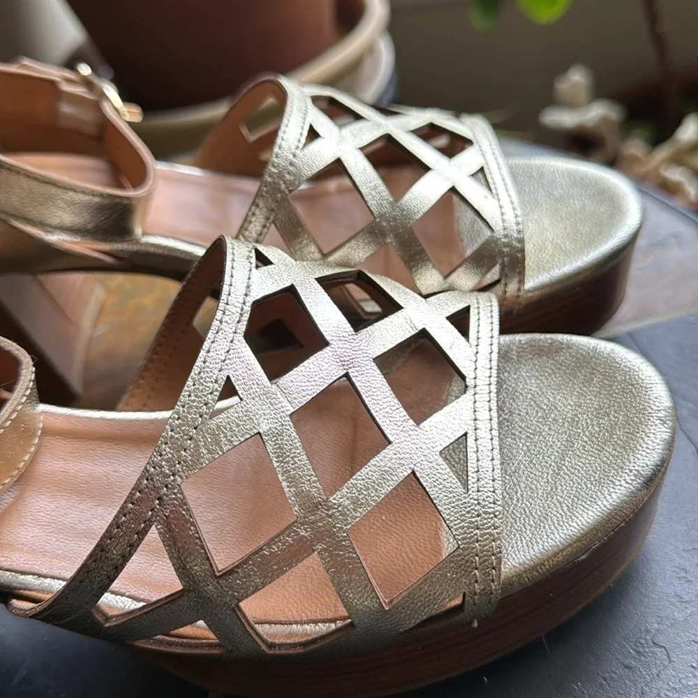 AQUATALIA Gold Platform Sandals‎ SIZE 9